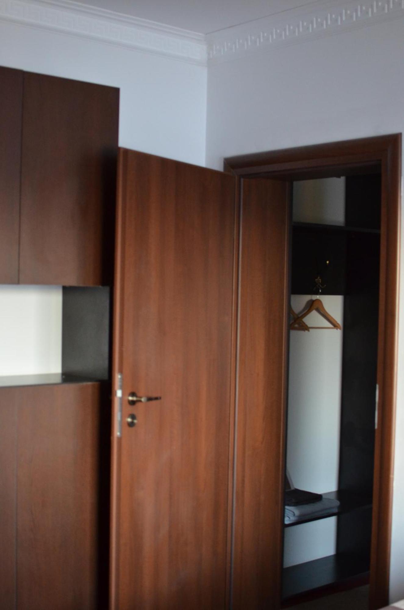 Vila Cu Trandafiri Cozy Apartments 2 Camere Bragadiru エクステリア 写真