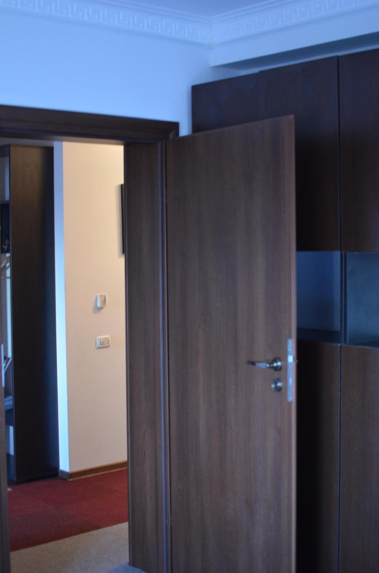 Vila Cu Trandafiri Cozy Apartments 2 Camere Bragadiru エクステリア 写真